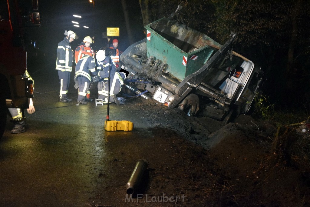 Container LKW umgestuerzt Koeln Brueck Bruecker- Dellbruecker Mauspfad P216.JPG - Miklos Laubert